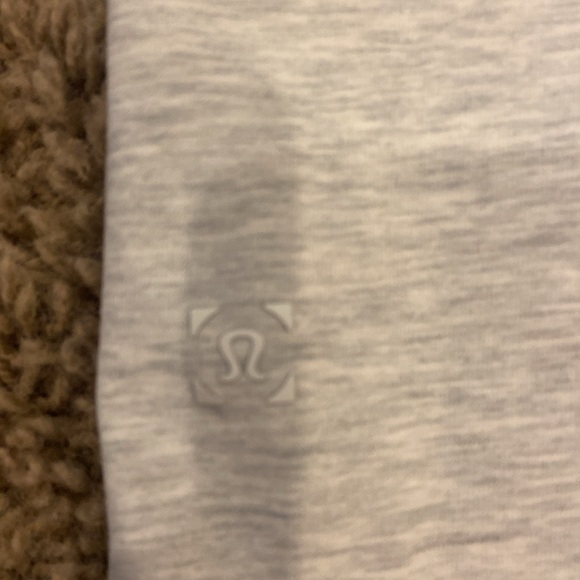 Grey lulu lemon 5 year basics tshirt - Picture 5 of 5